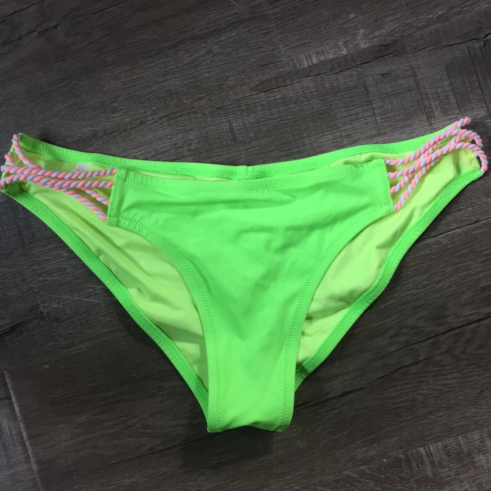 Cheeky hipkini [BOTTOMS]